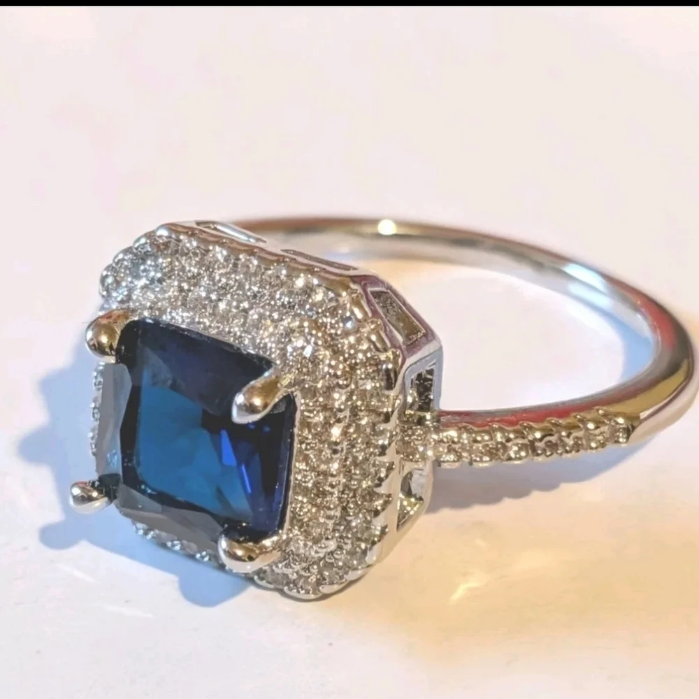 Dazzling Deep Blue Sapphire and Silvery Halo Ring Sz 10